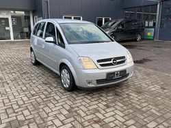 Silber Gebraucht 2005 Opel Meriva Edition Van / Kleinbus | 3.900 €