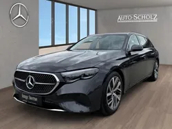 Grau Gebraucht 2024 Mercedes E220 Avantgarde Kombi | 50.485 € (Fairer Preis)