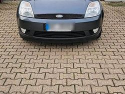 Grau Gebraucht 2003 Ford Fiesta Kleinwagen | 1.500 € (Fairer Preis)
