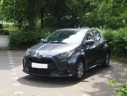 Grau Gebraucht 2023 Toyota Yaris Comfort Limousine | 17.500 € (Fairer Preis)