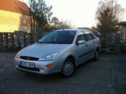 Silber Gebraucht 1999 Ford Focus Ghia Limousine | 3.400 € (Teuer)