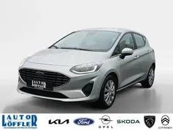 Silber (metallic) Gebraucht 2023 Ford Fiesta Titanium Kleinwagen | 19.405 € (Fairer Preis)