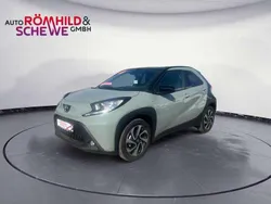 Urban khaki, dach mysticschwar Neu 2025 Toyota Aygo Kleinwagen | 21.280 €