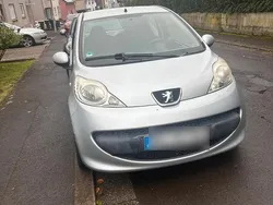 Silber Gebraucht 2007 Peugeot 107 Kleinwagen | 2.000 €