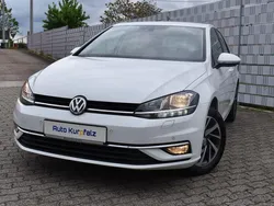Weiß Gebraucht 2017 VW Golf VII Sound Kleinwagen | 10.900 € (Fairer Preis)