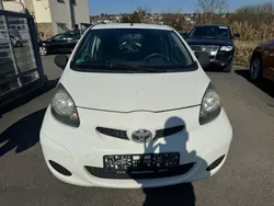 Weiß Gebraucht 2009 Toyota Aygo Basis Kleinwagen | 1.400 € (Teuer)