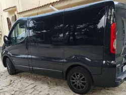 Schwarz Gebraucht 2006 Opel Vivaro Van | 12.500 €