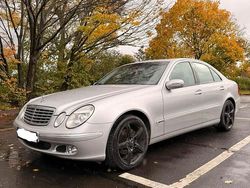 Silber Gebraucht 2002 Mercedes E240 Elegance Limousine | 4.000 € (Fairer Preis)