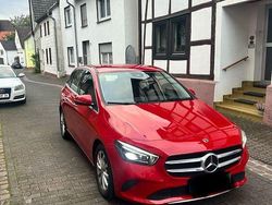 Rot Gebraucht 2019 Mercedes B250 Van / Kleinbus | 21.499 € (Guter Preis)