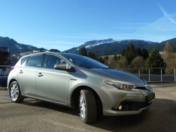 Silber Gebraucht 2016 Toyota Auris Hybrid Limousine | 14.999 € (Fairer Preis)