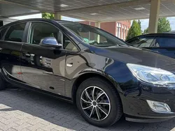 Schwarz Gebraucht 2011 Opel Astra Design Edition Kleinwagen | 4.800 € (Fairer Preis)