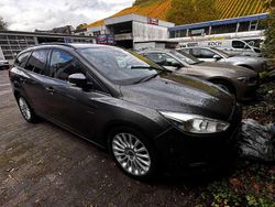 Grau Gebraucht 2017 Ford Focus Business Edition Kombi | 8.490 € (Fairer Preis)