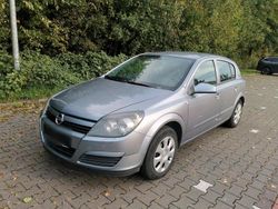 Grau Gebraucht 2005 Opel Astra Kleinwagen | 1.999 € (Etwas zu teuer)