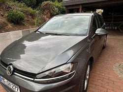 Grau Gebraucht 2017 VW Golf VII Comfortline Limousine | 13.500 € (Fairer Preis)