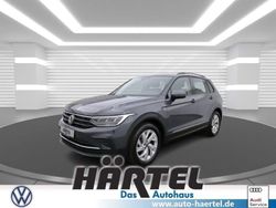 Delfingrau (grey), metallic Gebraucht 2021 VW Tiguan Life SUV | 22.700 € (Superpreis)