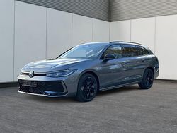 Diabasgrau metallic/grau Neu 2025 VW Passat R-line Kombi | 46.840 € (Superpreis)
