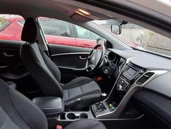 Weiß Gebraucht 2013 Hyundai i30 Advantage Limousine | 7.000 € (Fairer Preis)