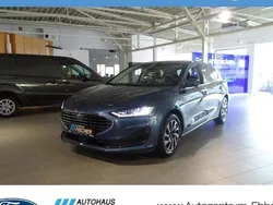 Blau Neu 2024 Ford Focus Titanium X Limousine | 30.990 € (Guter Preis)