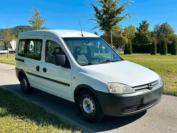 Weiß Gebraucht 2010 Opel Combo Van / Kleinbus | 2.999 € (Fairer Preis)