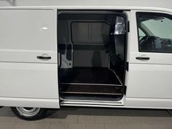 Weiss Gebraucht 2018 VW T6 Van | 28.649 € (Guter Preis)