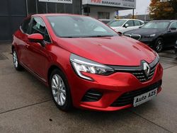 Rot Gebraucht 2022 Renault Clio V Limousine | 13.950 € (Fairer Preis)