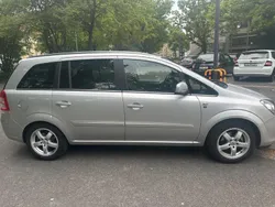 Silber Gebraucht 2010 Opel Zafira Van / Kleinbus | 4.550 € (Fairer Preis)