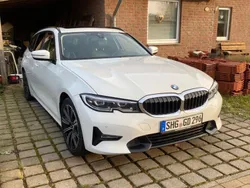 Weiß Gebraucht 2020 BMW 320 Sport Line Kombi | 25.500 € (Etwas zu teuer)