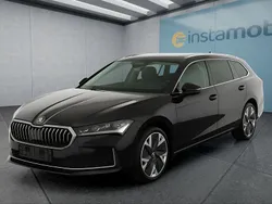 Schwarz Gebraucht 2024 Skoda Superb Kombi | 41.949 € (Superpreis)