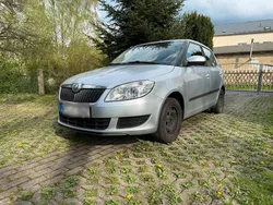 Silber Gebraucht 2010 Skoda Fabia Kleinwagen | 2.749 € (Guter Preis)