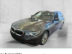 Grau Gebraucht 2022 BMW 320e M Sport Kombi | 29.490 € (Guter Preis)