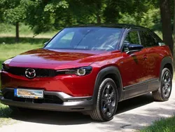Rot Gebraucht 2023 Mazda MX30 SUV | 19.600 € (Fairer Preis)