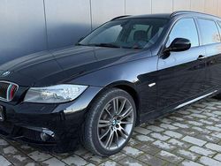 Schwarz Gebraucht 2011 BMW 320 Sport Line Kombi | 6.600 € (Fairer Preis)