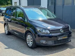 Schwarz Gebraucht 2011 VW Touran Van / Kleinbus | 10.990 € (Fairer Preis)