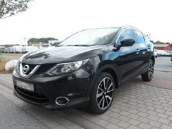 Schwarz Gebraucht 2015 Nissan Qashqai 360º SUV | 12.790 € (Fairer Preis)