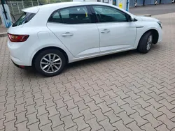 Weiß Gebraucht 2016 Renault Mégane III Intens Limousine | 7.300 €