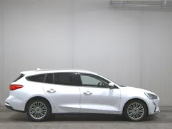 Weiss Gebraucht 2019 Ford Focus Titanium Limousine | 9.380 € (Guter Preis)