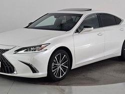Weiß Gebraucht 2024 Lexus ES300H Business Edition Limousine | 44.000 € (Fairer Preis)
