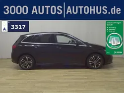 Nachtschwarz Gebraucht 2023 Mercedes B200 Progressive Van / Kleinbus | 21.980 € (Guter Preis)