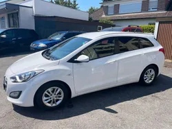 Weiß Gebraucht 2016 Hyundai i30 Classic Kombi | 7.495 € (Fairer Preis)