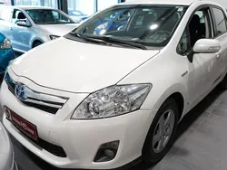 Weiß Gebraucht 2012 Toyota Auris Hybrid Life Limousine | 8.990 € (Fairer Preis)