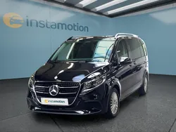 Schwarz Gebraucht 2024 Mercedes V220 Van / Kleinbus | 60.199 € (Teuer)