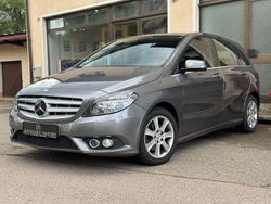 Grau Gebraucht 2013 Mercedes B200 Van / Kleinbus | 13.980 € (Fairer Preis)