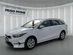 Carraraweiss uni Neu 2025 Kia Ceed Vision Kombi | 23.290 € (Fairer Preis)