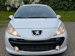 Weiß Gebraucht 2008 Peugeot 207 Kleinwagen | 1.199 € (Etwas zu teuer)