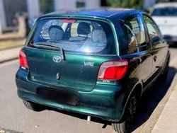 Grün Gebraucht 2001 Toyota Yaris Limousine | 1.310 € (Fairer Preis)