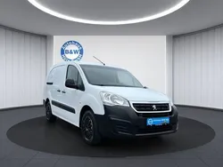 Weiß Gebraucht 2017 Peugeot Partner Premium Van / Kleinbus | 6.899 € (Fairer Preis)