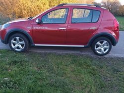 Rot Gebraucht 2012 Dacia Sandero Stepway Limousine | 3.499 €