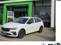 Weiß (moonweiss metallic) Neu 2025 Skoda Scala Tour Kleinwagen | 32.109 €