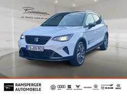 Weiß (glacial weiß metallic / midnight schwarz) Gebraucht 2025 Seat Arona FR SUV | 28.950 € (Teuer)
