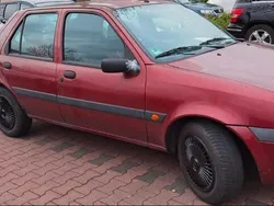 Rot Gebraucht 2001 Ford Fiesta Kleinwagen | 450 €